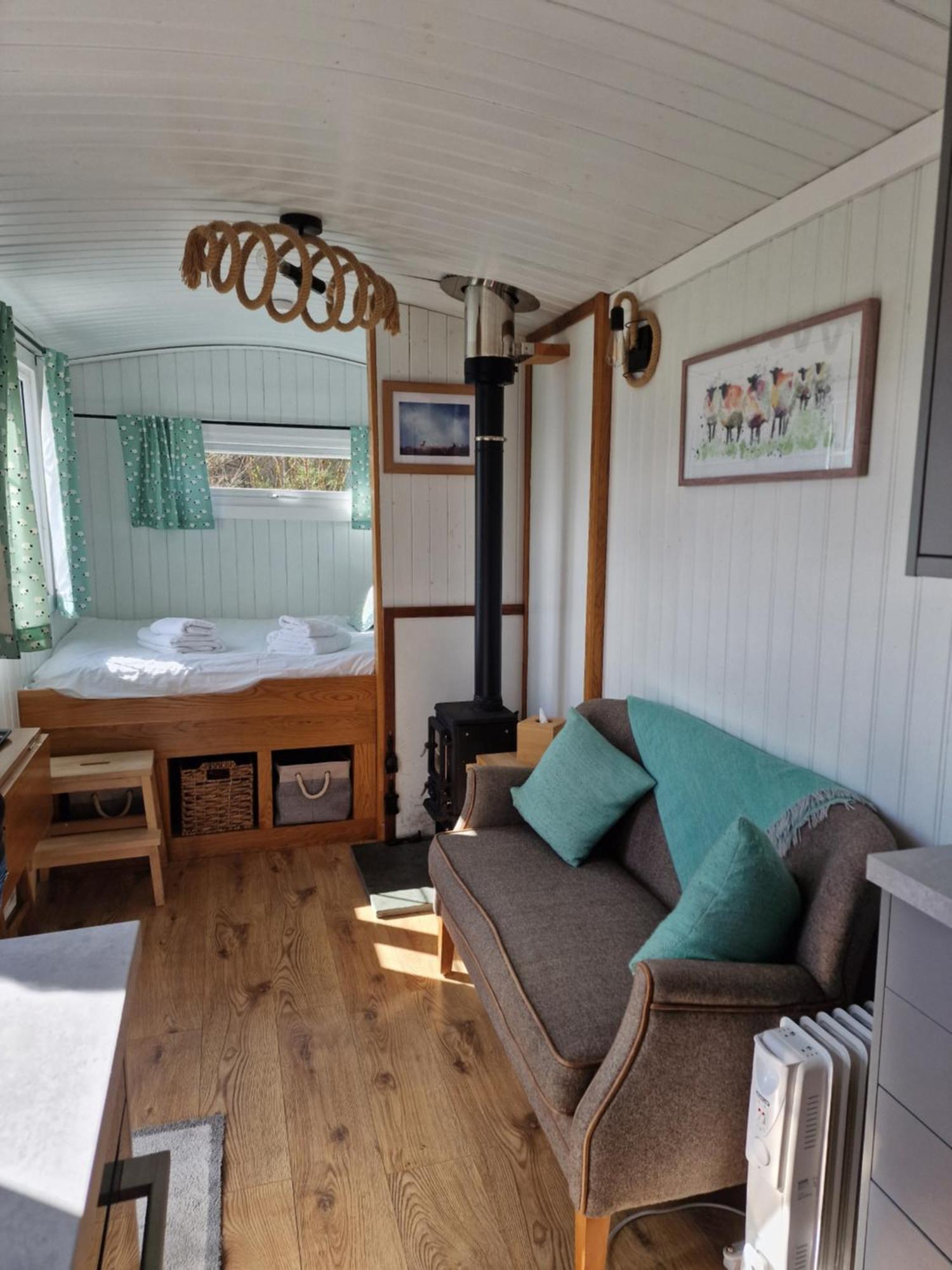 Dalnoid Cottages & Treehouses Nr Glenshee ภายนอก รูปภาพ