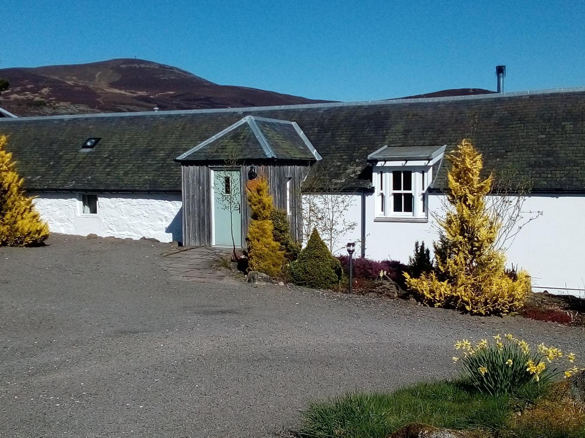 Dalnoid Cottages & Treehouses Nr Glenshee ภายนอก รูปภาพ