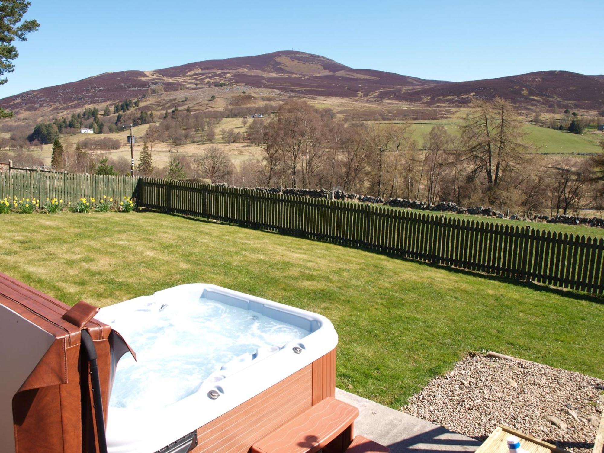 Dalnoid Cottages & Treehouses Nr Glenshee ภายนอก รูปภาพ