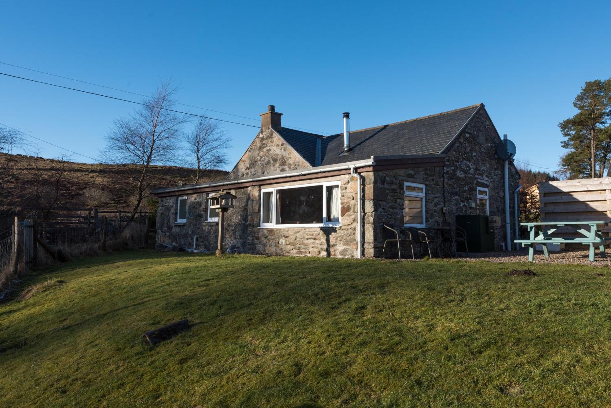 Dalnoid Cottages & Treehouses Nr Glenshee ภายนอก รูปภาพ