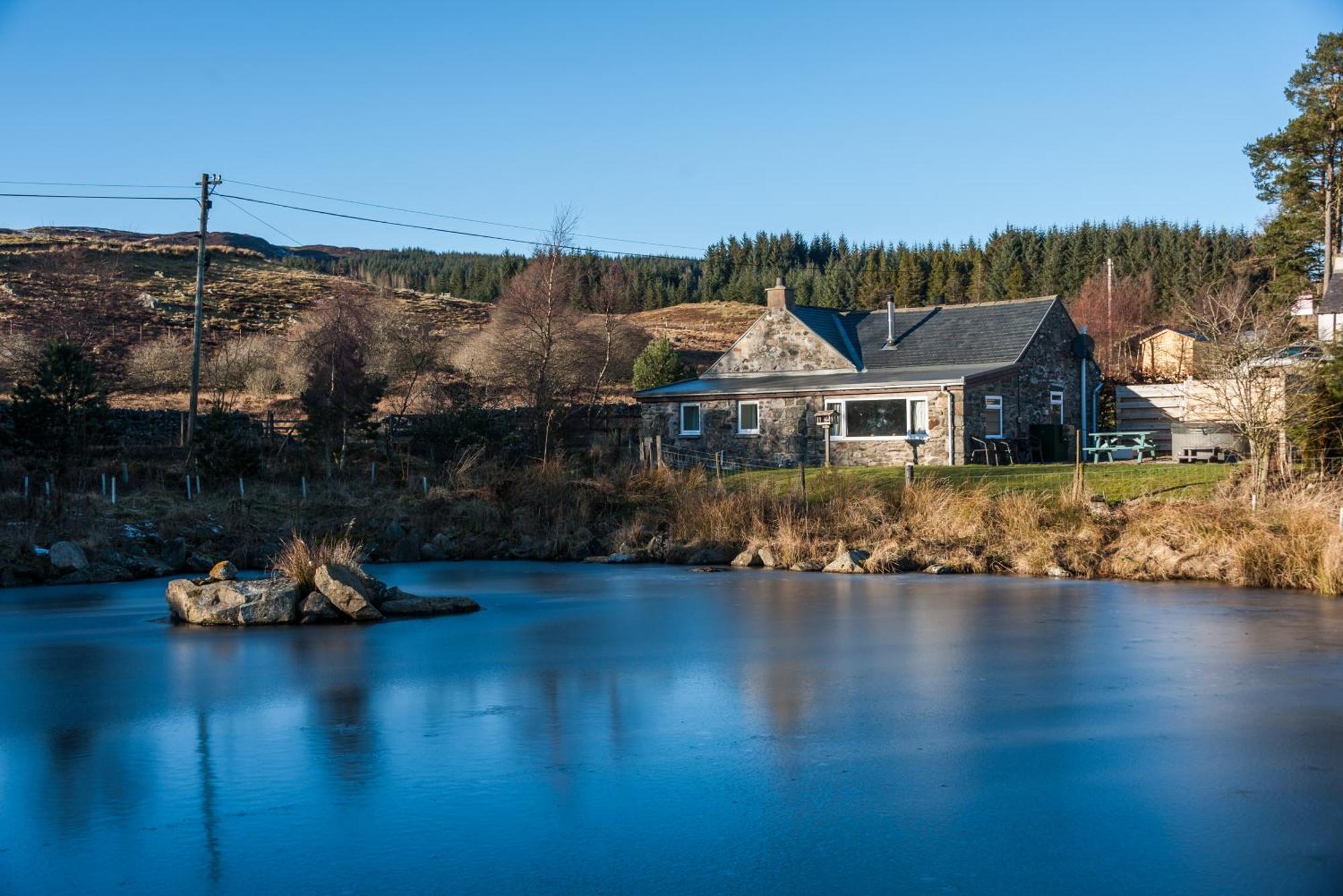 Dalnoid Cottages & Treehouses Nr Glenshee ภายนอก รูปภาพ